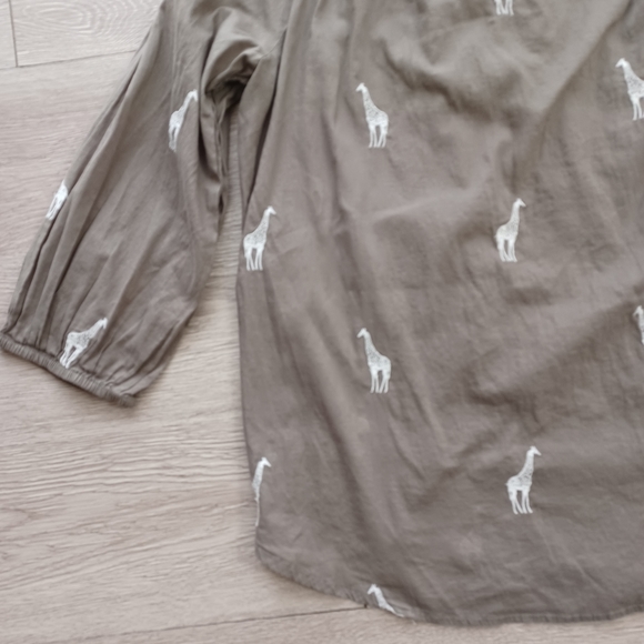 Loft Gray & White Peasant Top Size S Embroidered Giraffe Pattern 100% Cotton - Picture 9 of 13
